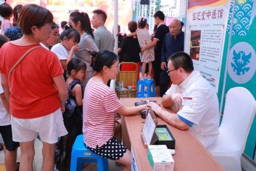 傳承中醫文化，守護銀齡健康——成都寶芝堂中醫館受邀參加2025天府銀齡芳華藝術團節目展演暨養生服務活動